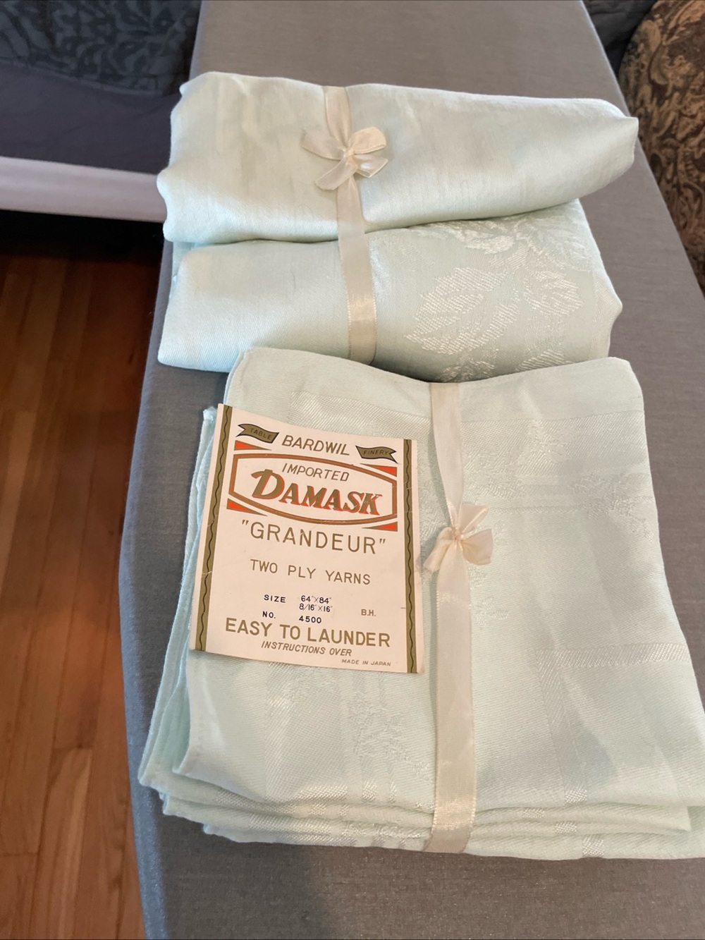 Bardwil Imported Damask “Grandeur” 64” X 84” Tablecloth & 8 Matching napkins